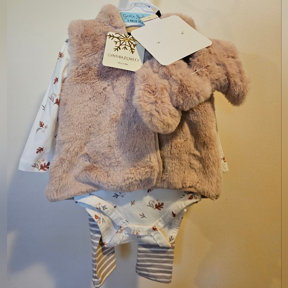 Cynthia Rowley Baby Girl 6-9 Months Fall Set NWT New Faux Fur Booties Included